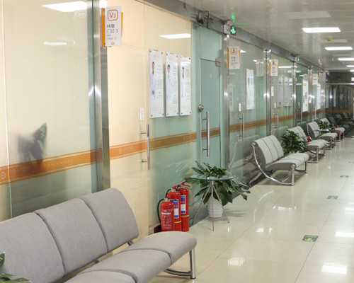 试管移植后腰疼咋办，哪个医院代孕好